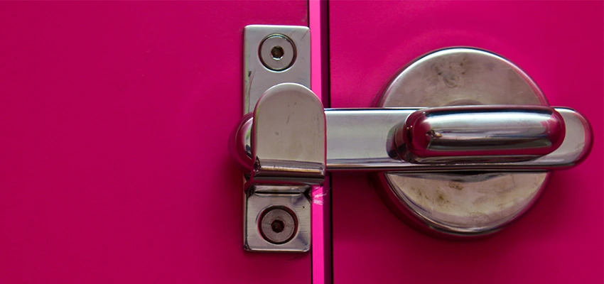 Childproof Gate Lock in Bonadelle Ranchos-Madera Ranchos, California
