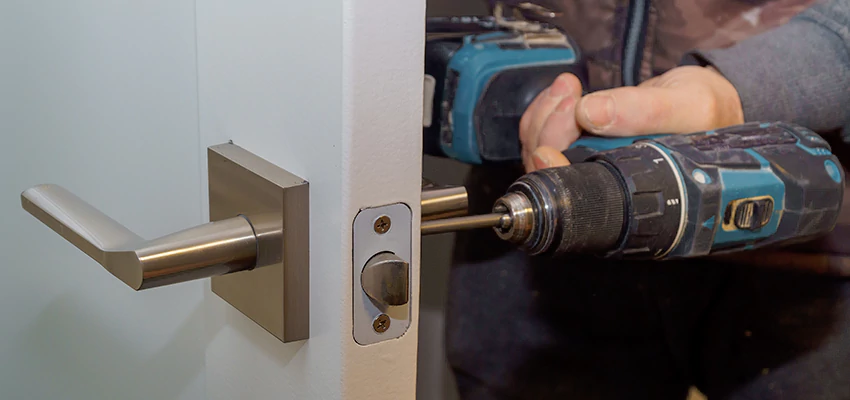 Broken Door Handle Lock Repair in Bonadelle Ranchos-Madera Ranchos, California