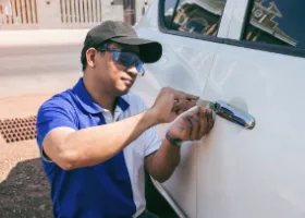 Car Locksmith in Bonadelle Ranchos-Madera Ranchos, CA